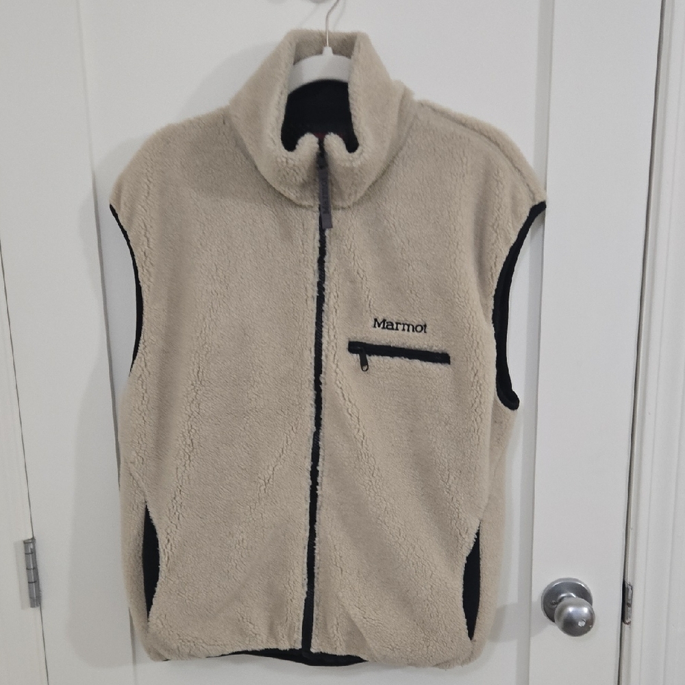 Vintage Marmot Deep Pile Fleece Vest! Excellent Used Condition! Size Medium!